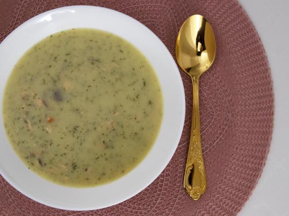 Skandinavische Kartoffelcremesuppe mit Lachs