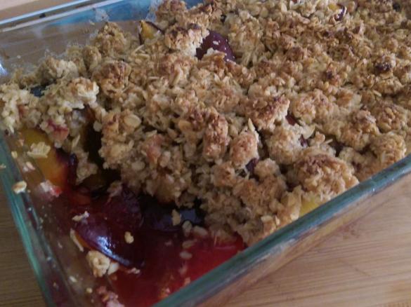 Crumble mit verschiedenen Obstsorten