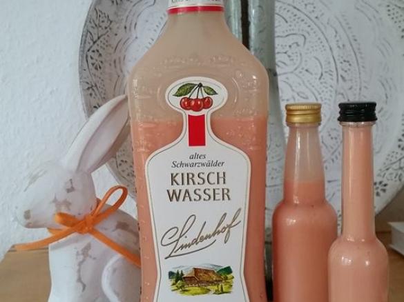 Rosa Kirsch-Eierlikör