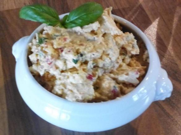 Bunter Fetaaufstrich