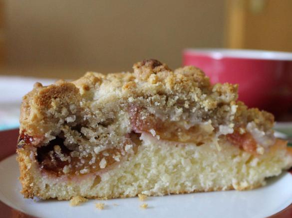 Kokos - Pflaumenkuchen mit Walnussstreusel