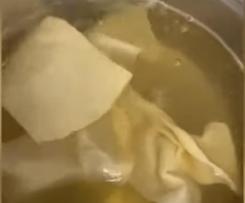 Nudeln für „Beschparmak“ (kasachische Spezialität)