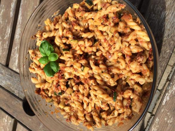 Nudelsalat mediterran