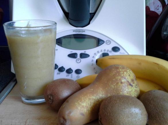 Kiwi-Bananen-Birne-Smoothie