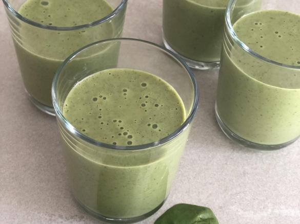 Green Smoothie mit frischem Baby-Spinat