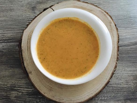 Zucchini-Paprika-Cremesuppe mit Chili