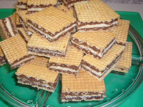 Knusperwaffeln mit Schoko/Nougat/Nuss und Hagebuttenmarmelade