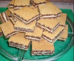 Knusperwaffeln mit Schoko/Nougat/Nuss und Hagebuttenmarmelade