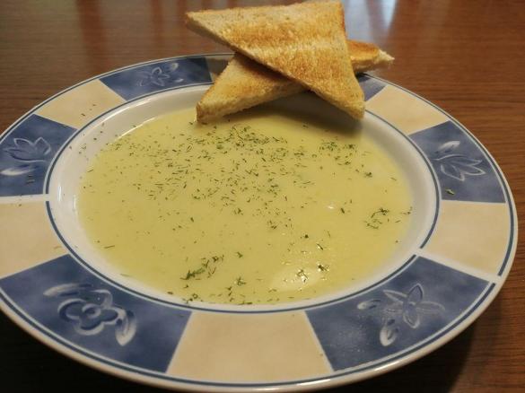 Gurkensuppe alla Mona