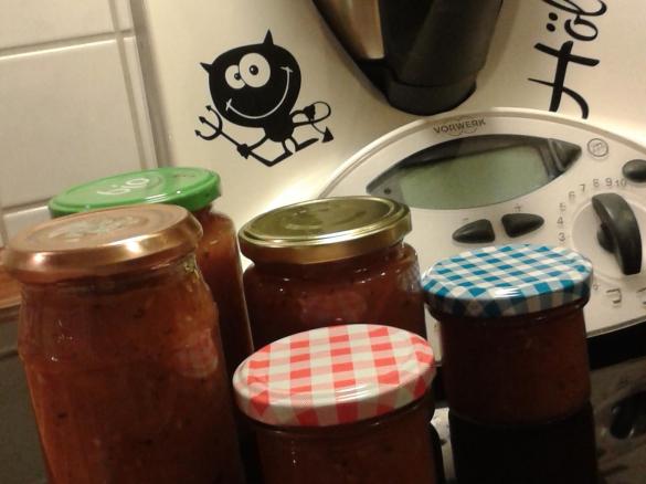 Zuckerfreies Tomaten-Apfel-Chutney pikant