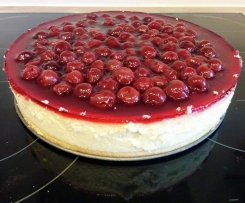 New York Cheesecake mit Kirschtopping (aus "Das Backbuch")