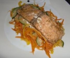 Lachsfilet mit Meerrettichsauce, Kartoffelbrei und Gemüse