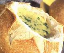 Steinpilzcremesuppe im Brotlaib