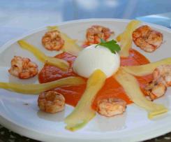 Paprikapüree mit Mango Burrata und Garnelen