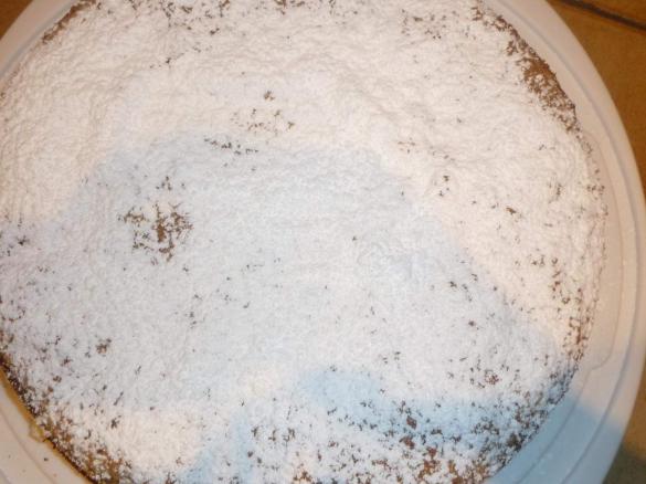 Nußtorte mit Preiselbeerfüllung