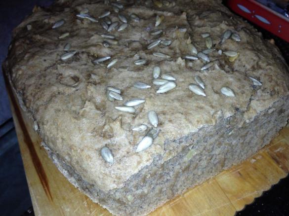 Roggen- Weizenbrot mit Sonnenblumenkernen