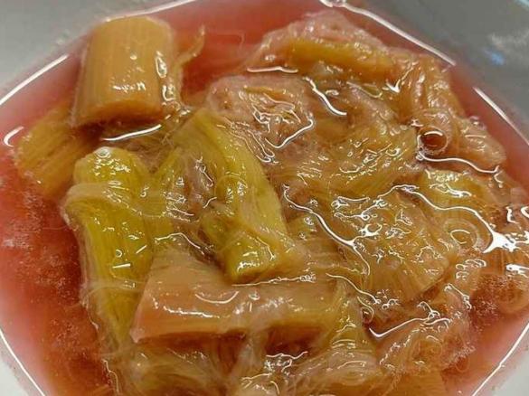 Rhabarberkompott auf Vorrat