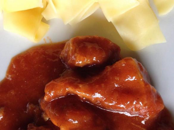 Rotes Gulasch (scharf)