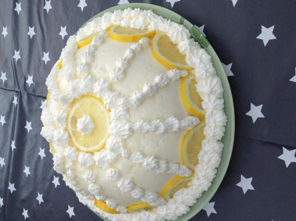 Zitronen-Kuppeltorte