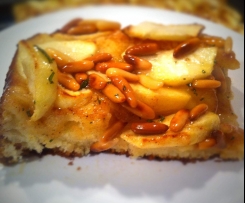 Apfelkuchen mit Rosmarin-Honig Topping