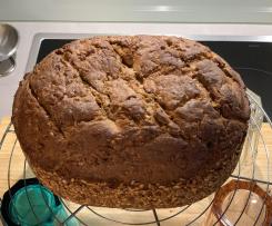 Roggen-Sauerteig-Brot mit Körnern