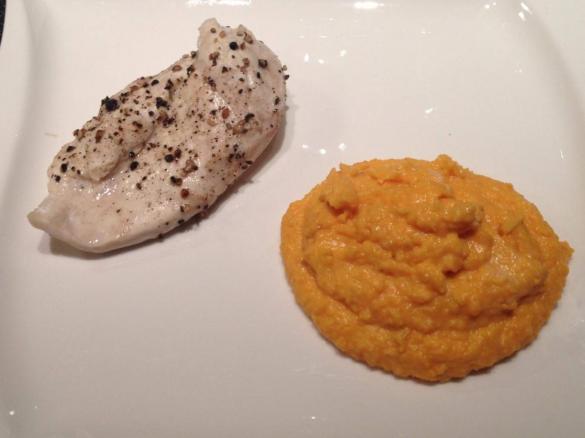 Süßkartoffelpüree mit Cheddarkäse und Hähnchenbrustfilet