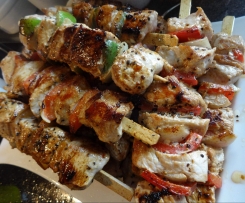 Heilig-Abend: Schaschlik mit Pommes, Salat und kleiner Vorspeise (unser Familiengericht)