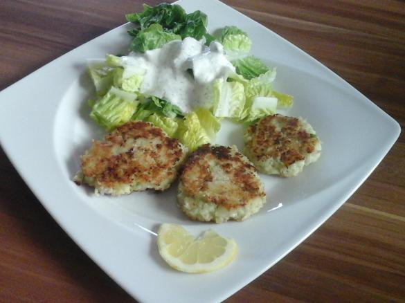 Fischfrikadellen mit Römersalat (nur 378 kcal)