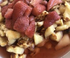 Stirrum (zerrupfter Pfannekuchen) mit Erdbeerkompott