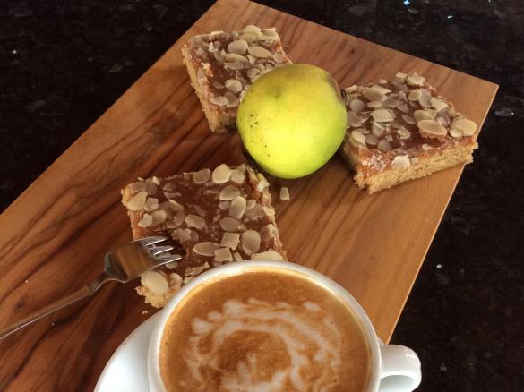 Bio Zitronen Mandel Blechkuchen