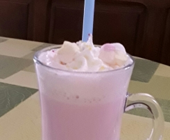 Heisse rosa Einhorn Drinkschokolade