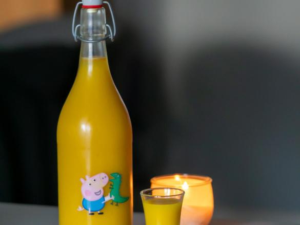 Ingwer Kurkumashot mit Apfel und Ananas