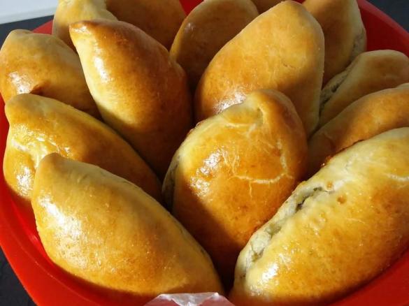 Gefüllte Teigtaschen aus dem Backofen - Пирожки из Духовке