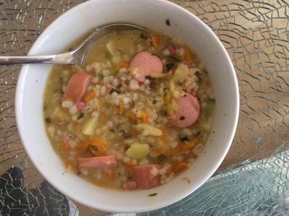 Graupensuppe/Eintopf mit Speck und Wiener