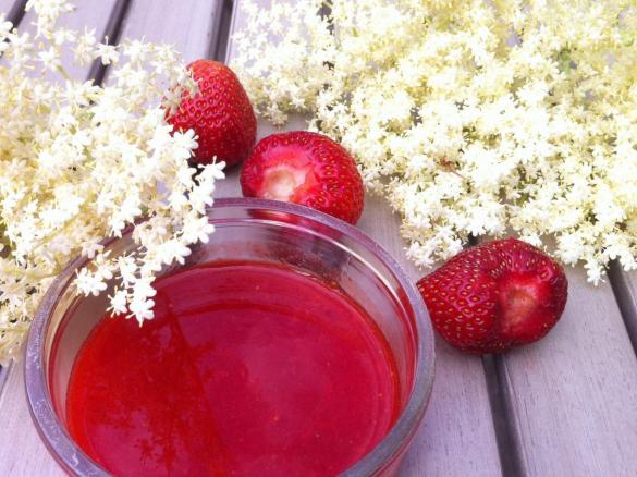Erdbeer-Hollunderblüten-Marmelade 