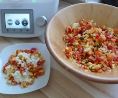 süsser fruchtiger Sommersalat mit Joghurtdressing, Rohkostsalat