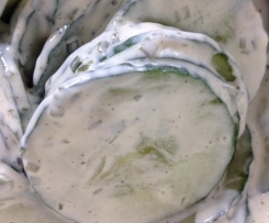 Gurkensalat mit saure Sahne