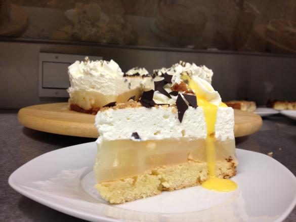 BirneWeinTorte mit Knusperboden