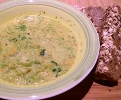 Variation von Brokkoli-Curry-Suppe