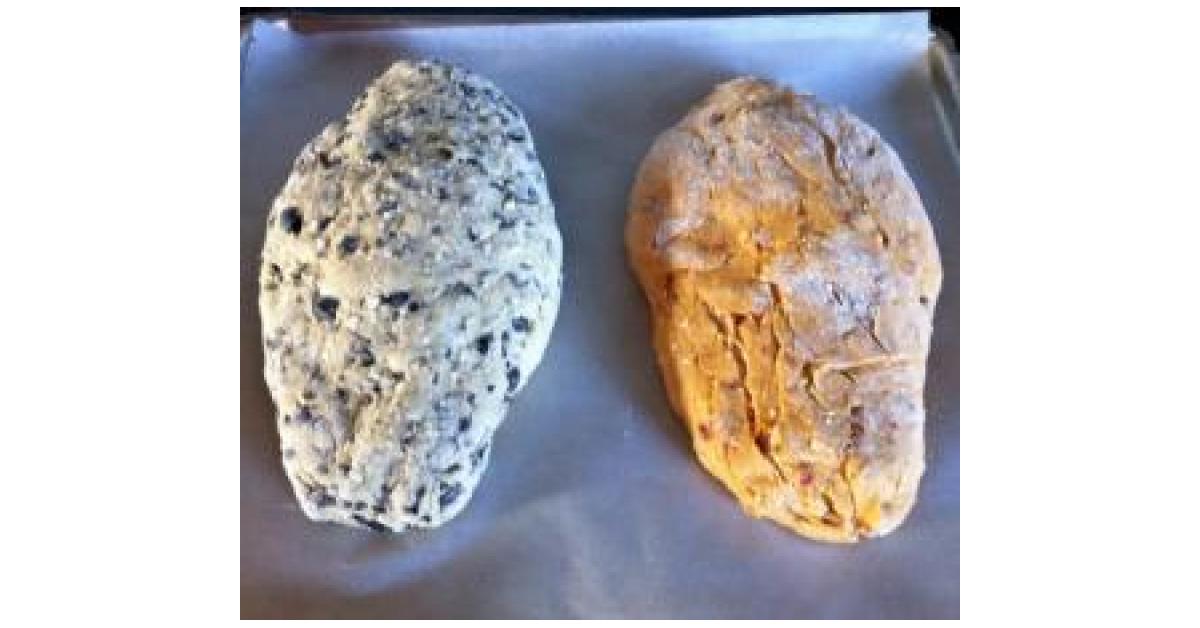 Brotvarianten mit Feta und Zwiebeln oder mediterran von Svenja Bertram ...