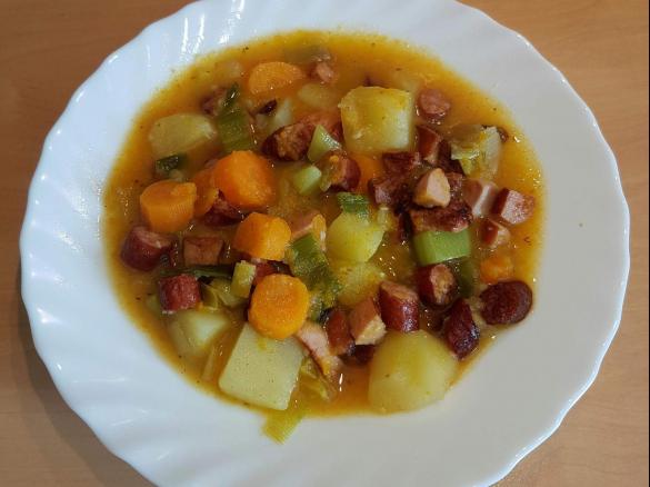 Kartoffelsuppe mit Würstchen