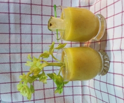 Ananas-Mango-Sellerie-Smoothies