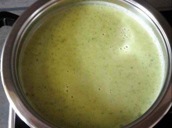 Brokkoli-Zuchinicremsuppe