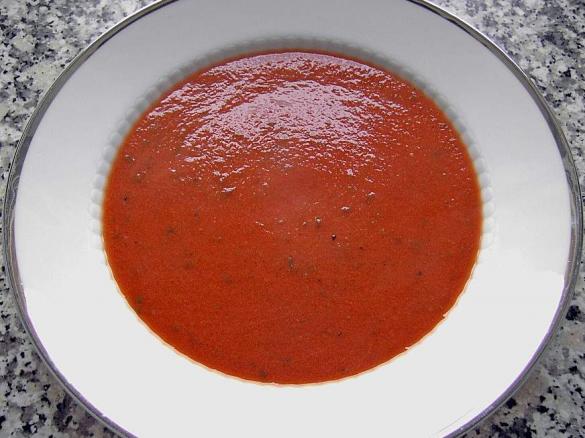 Schnelle Tomatensuppe mit Kichererbsen