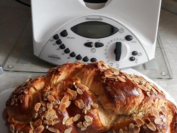 Hefezopf mit Tonkabohne