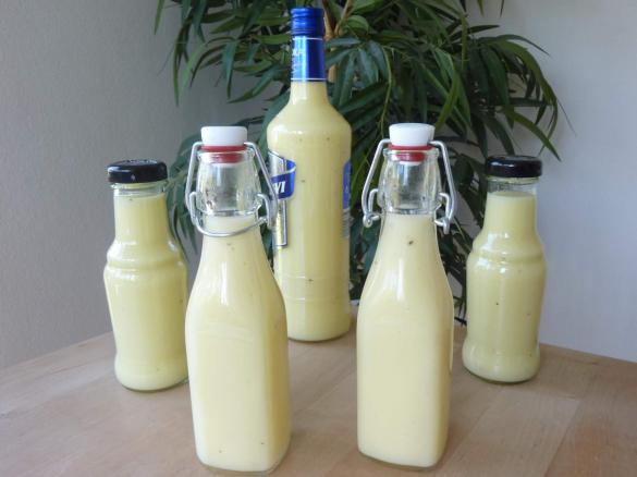 Kalorienärmere Variation von Eierlikör mit ganzen Eiern