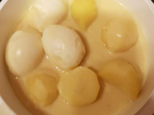 Saure Eier mit Kartoffeln