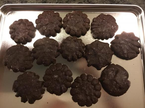 Schokoladen-Guetzli mit Gebäckpresse