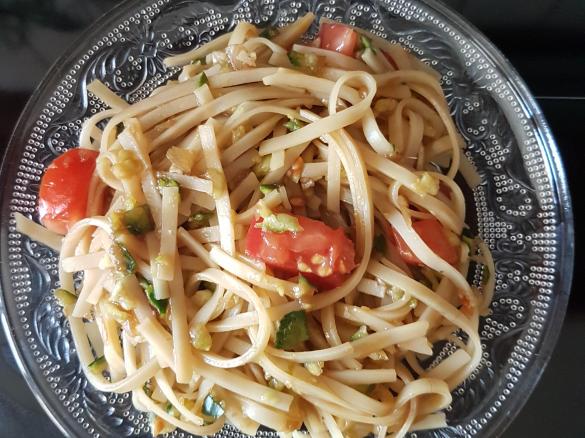 Glasnudel-oder Reisnudelsalat thailändische Art