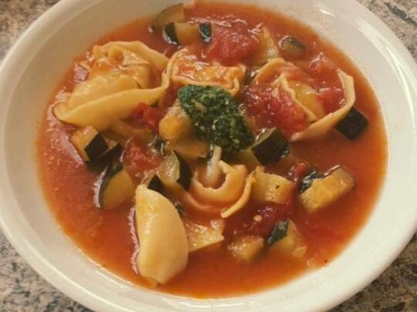 Tortellini-Zucchini-Suppe